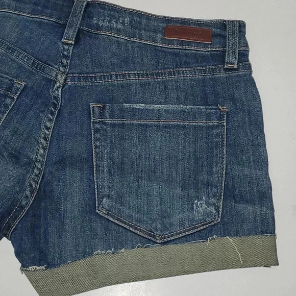 BLANK NYC Distressed Roll Up "The Fulton" Jean Shorts Size 25 NWT - Picture 5 of 8